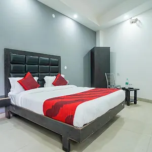 Hotel Red Snapper Couple Friendly At West Delhi ***